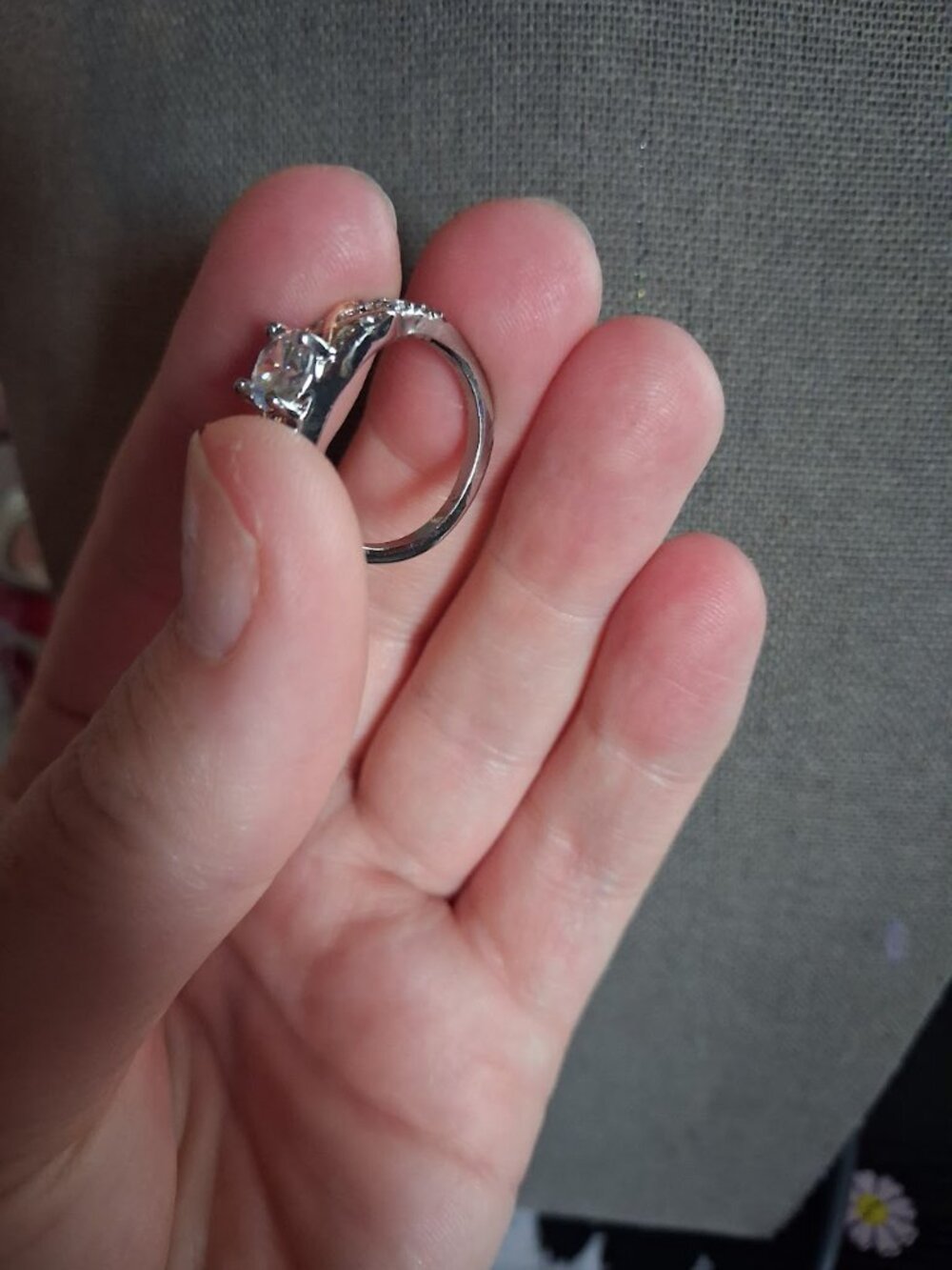 Engagement ring - Picture 2 of 6